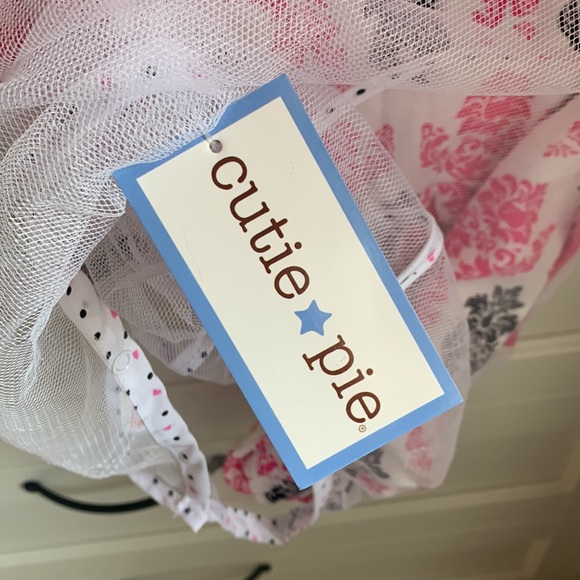 Baby girls onesie & pjs - Picture 3 of 4